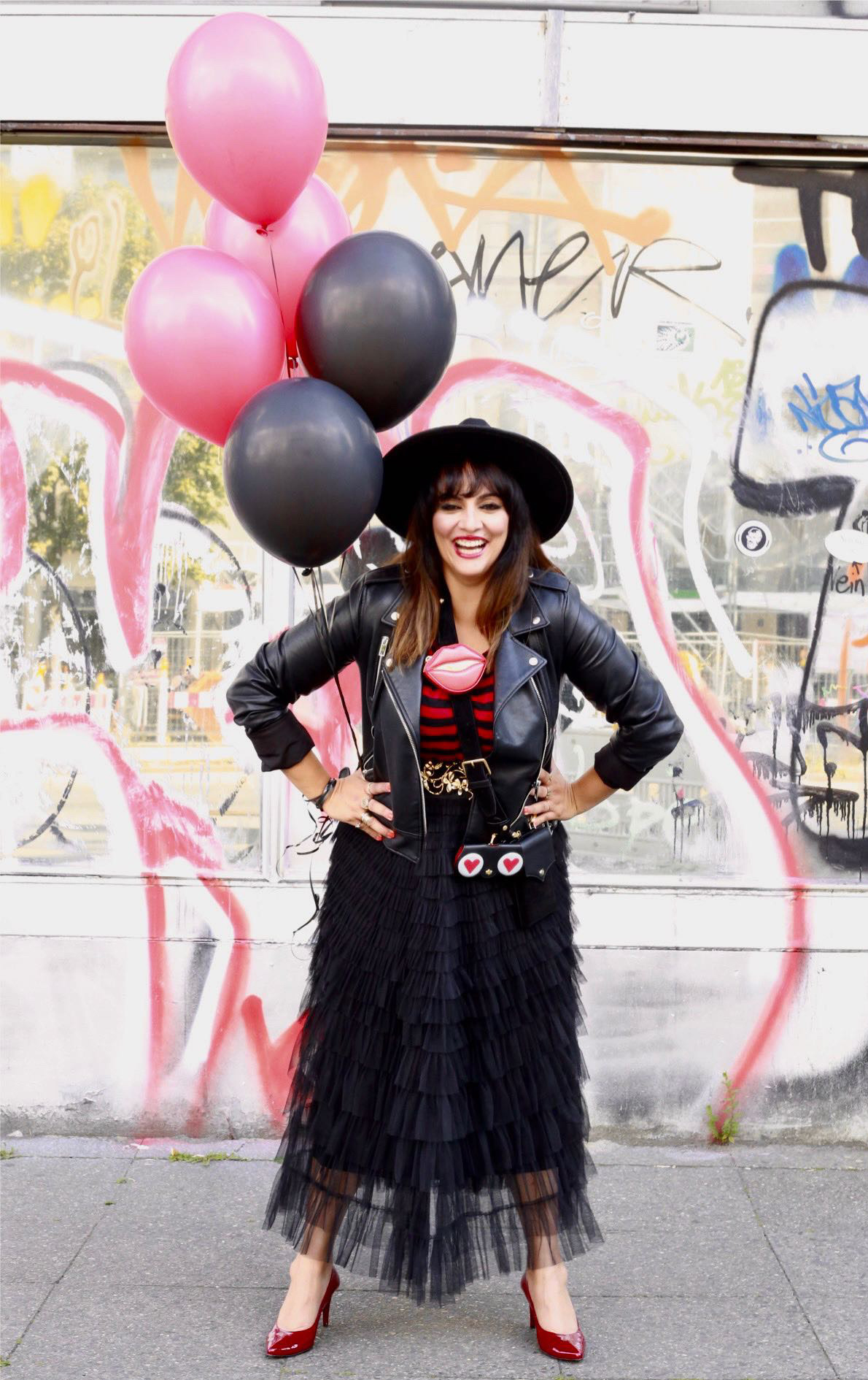 Saina mit Luftballons